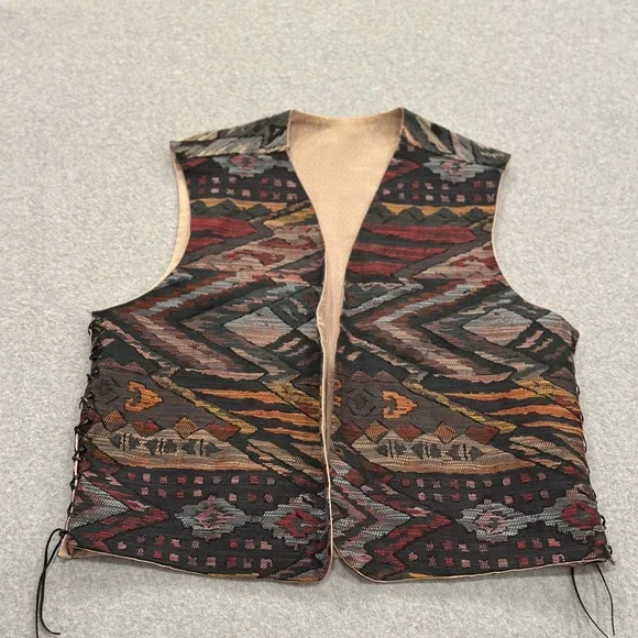 Multicolor Patterned Vest - Picture 1 of 7